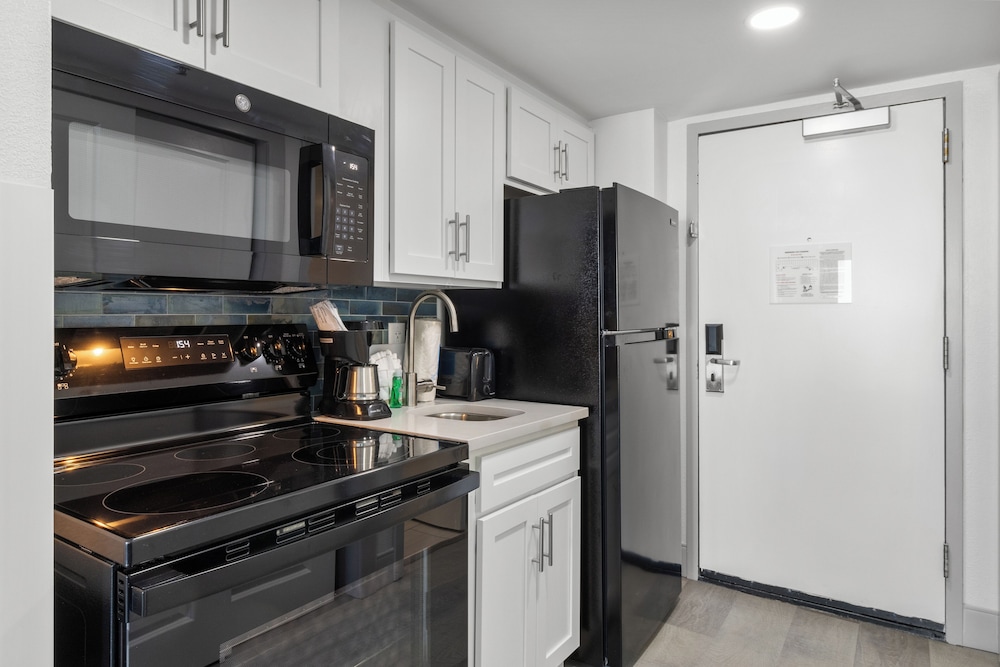 Pinnacle Ocean View Deluxe King Efficiency - Photo 8