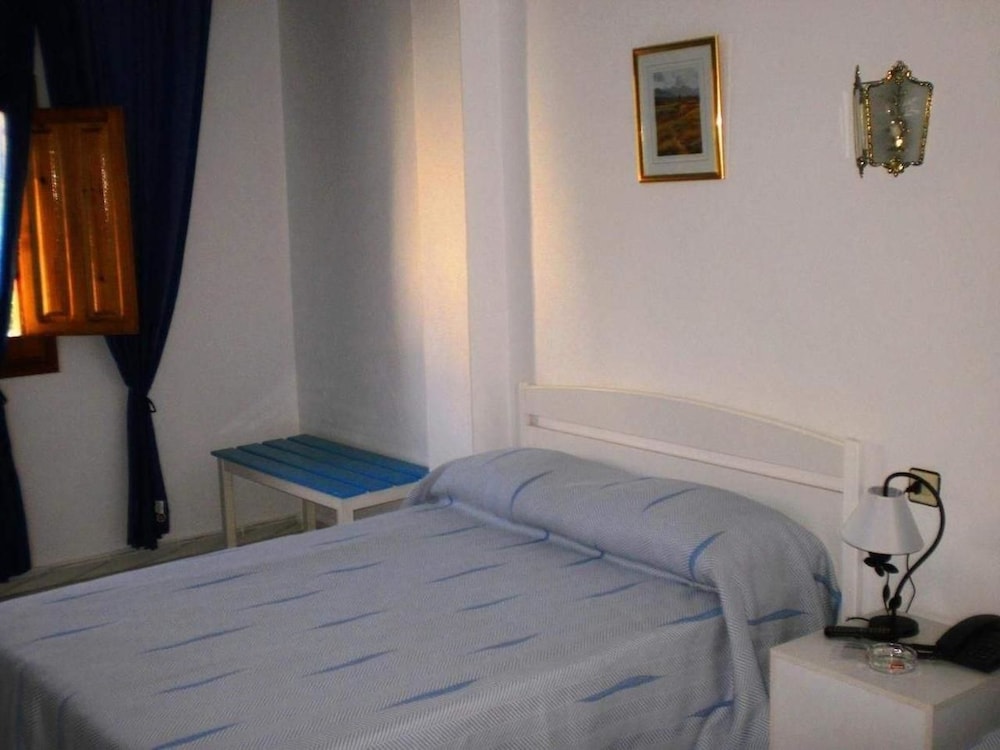 Basic Double Room photo 3