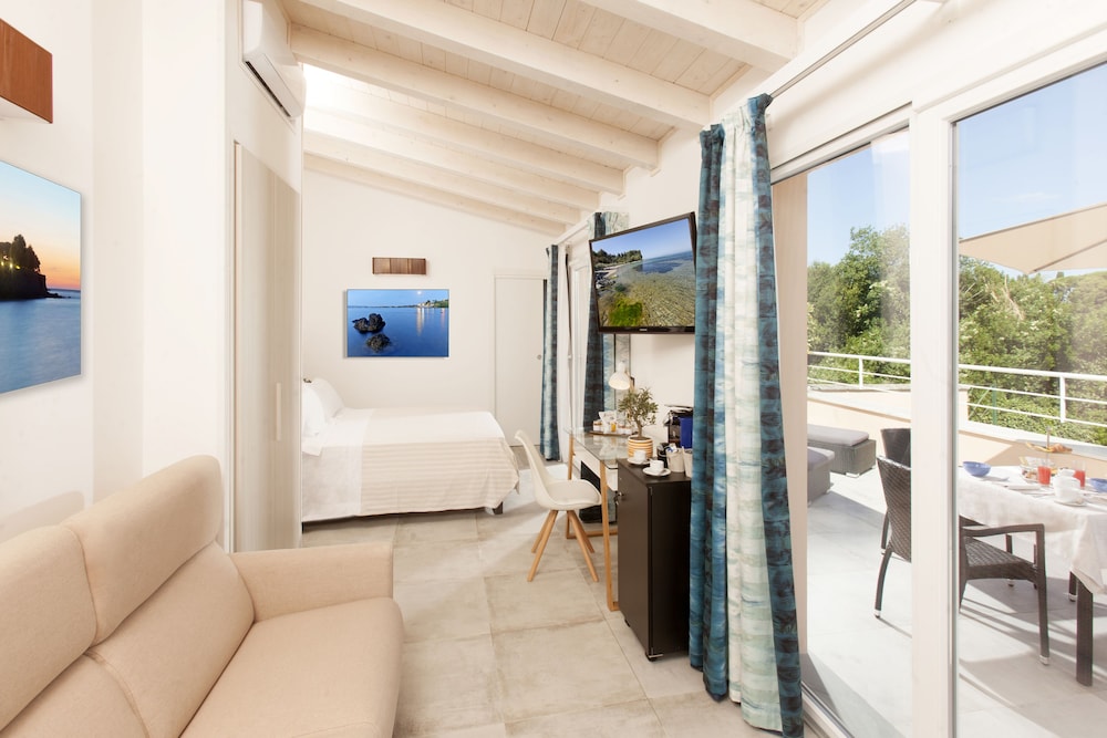 Studio Suite, Balcony, Sea View photo 1
