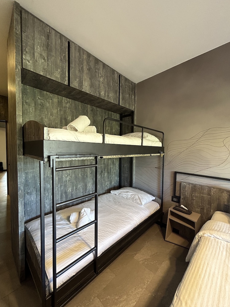 Panoramic Quadruple Room, 1 Bedroom photo 2