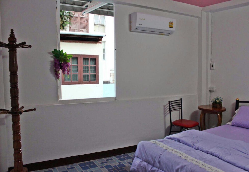 Budget Room with Shared Bathroom (4th Floor) photo 2