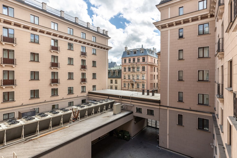 Deluxe Suite, Courtyard View - Photo 6