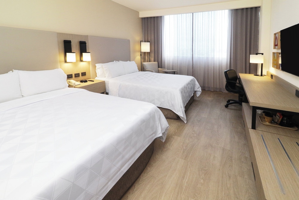 Club Room, 2 Queen Beds, Balcony (Club Floor Lounge)