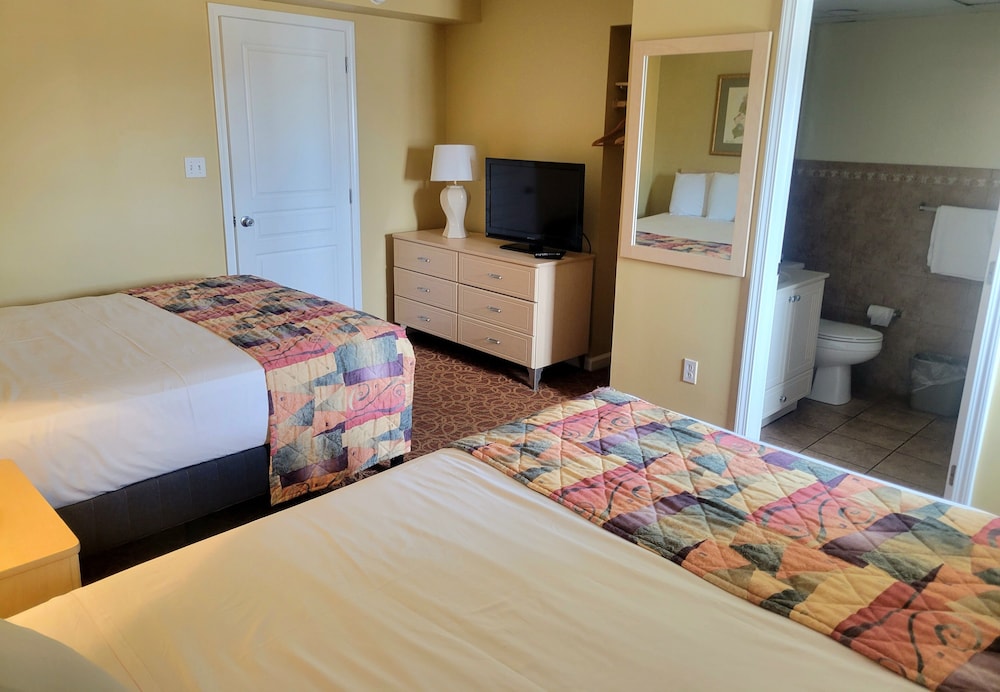 Standard Triple Room, Balcony, Partial Ocean View photo 2