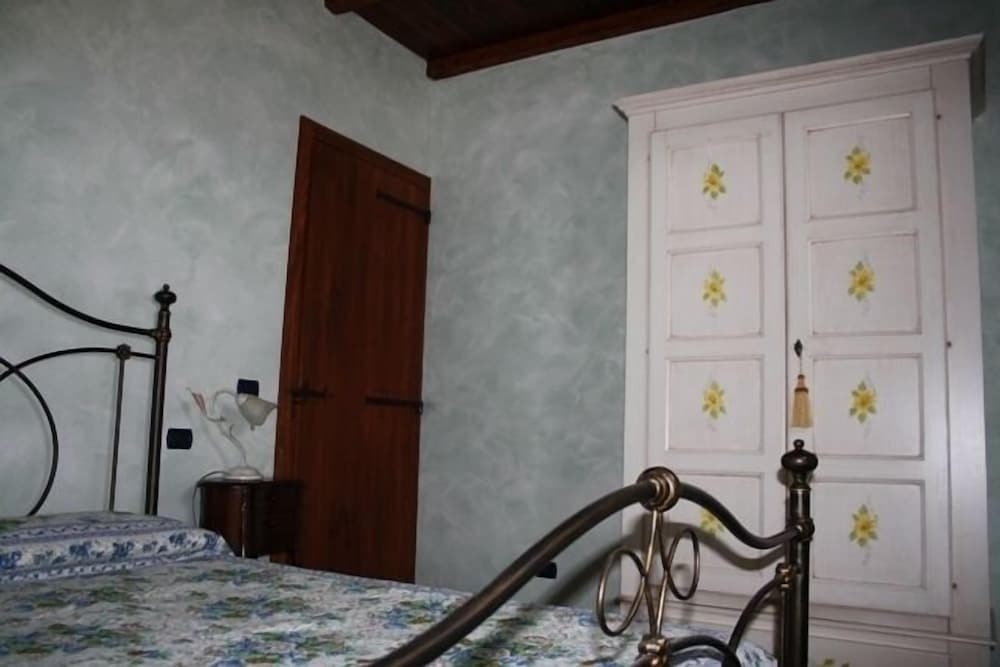 Traditional Apartment, Valley View photo 1