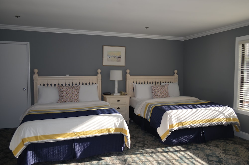 Traditional Room, 2 Queen Beds, Courtyard View