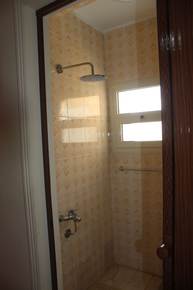 Basic Double Room, 1 King Bed, Balcony photo 3
