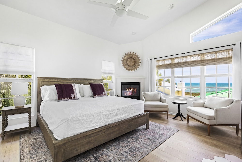 Romantic Studio Suite, 1 King Bed, Ocean View (Non-Pet Room) photo 1