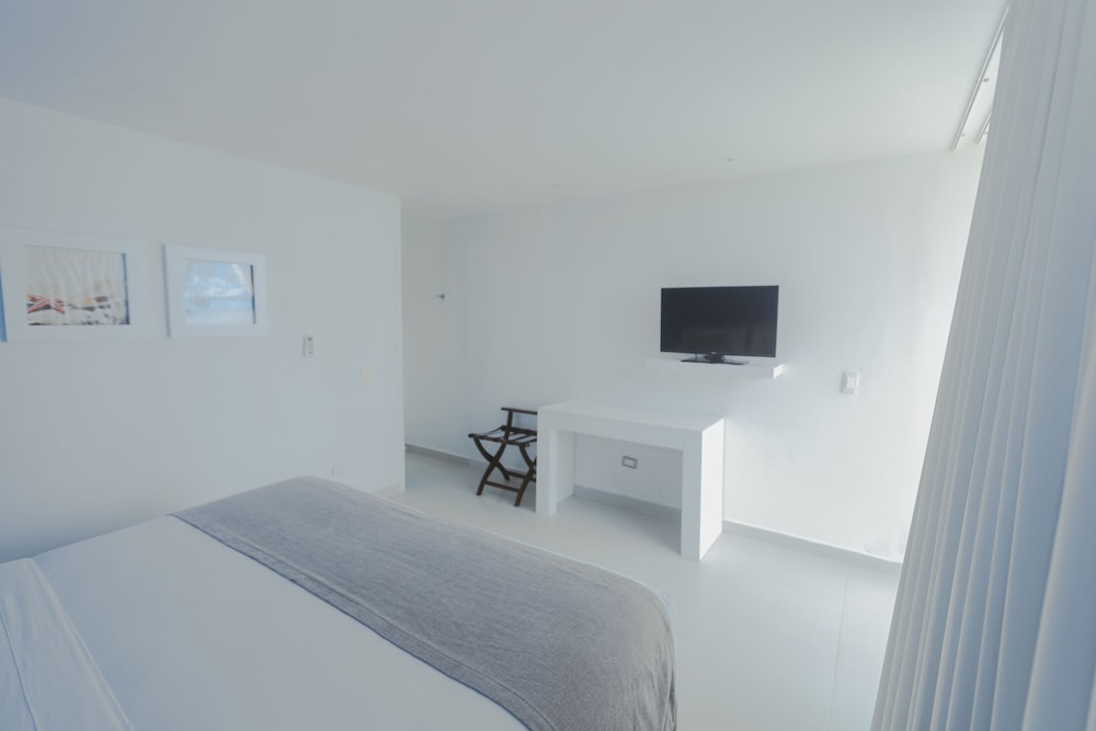 Superior Room, 1 King Bed photo 2