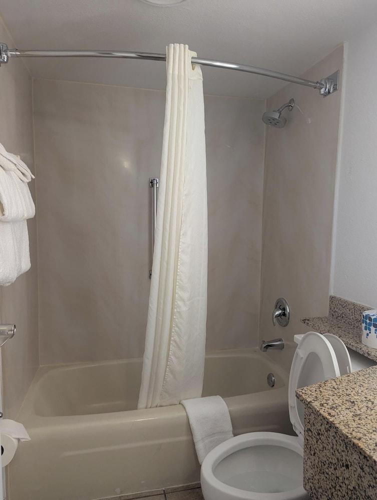 Standard Room, 2 Queen Beds - Photo 4
