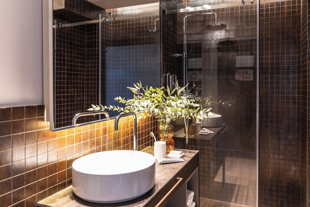 Deluxe Double or Twin Room - Photo 7