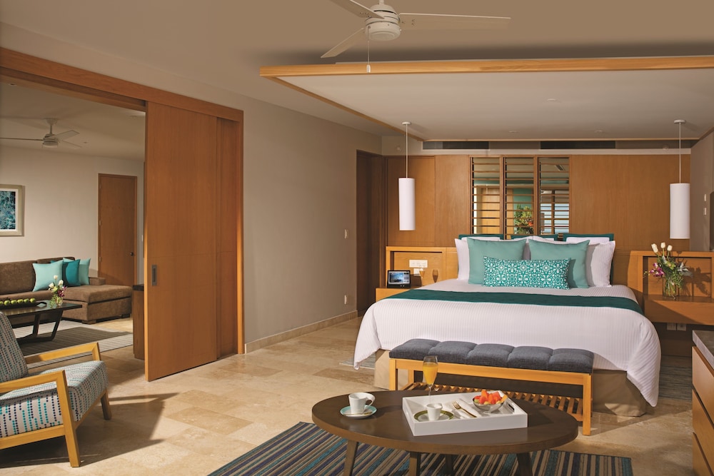Preferred Club Master Suite Ocean Front with Private Pool - King Bed