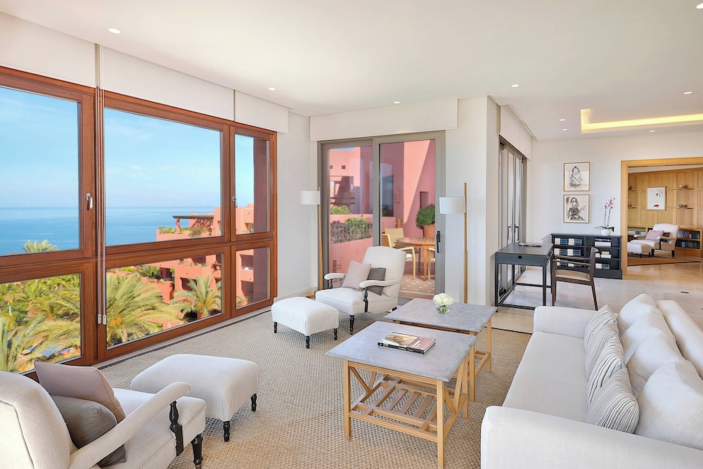 Royal Suite, 2 Bedrooms, Ocean View (Balcony) thumbnail 6