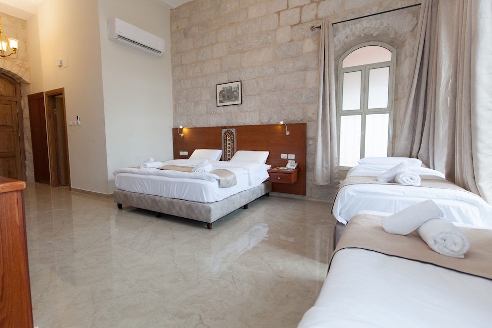 Family Room, Multiple Beds - Photo 3