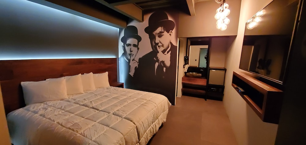 Deluxe Room, 1 King Bed - Photo 8