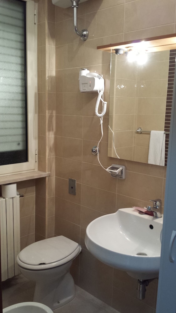 Economy Double or Twin Room - Photo 13