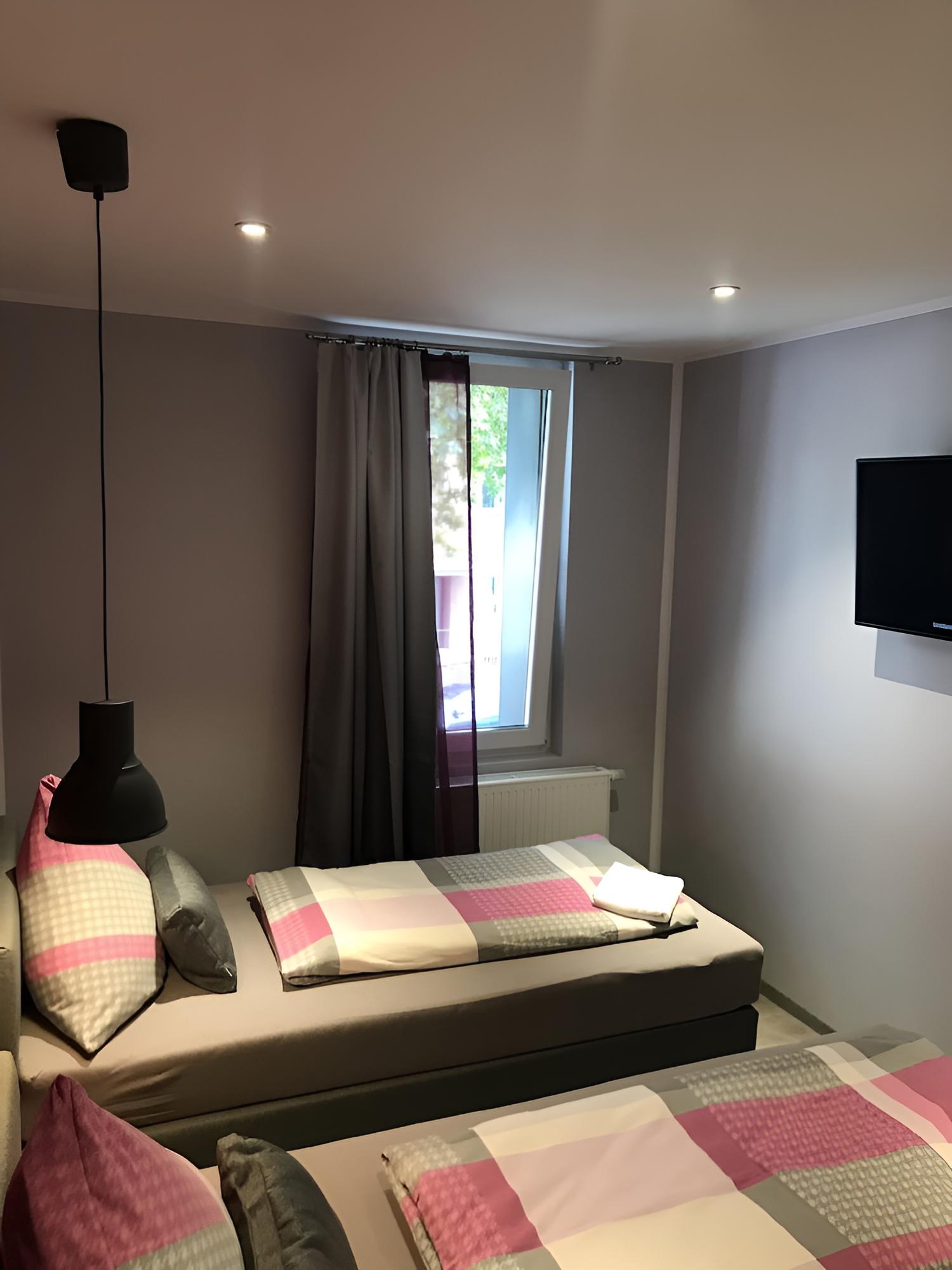 Basic Double or Twin Room - Photo 1