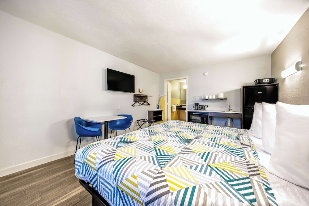 Standard Room, 2 Double Beds, Accessible, Non Smoking