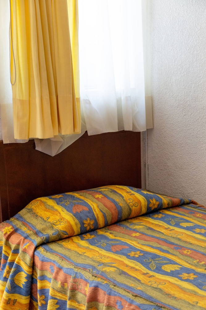 Triple Room, Multiple Beds photo 3
