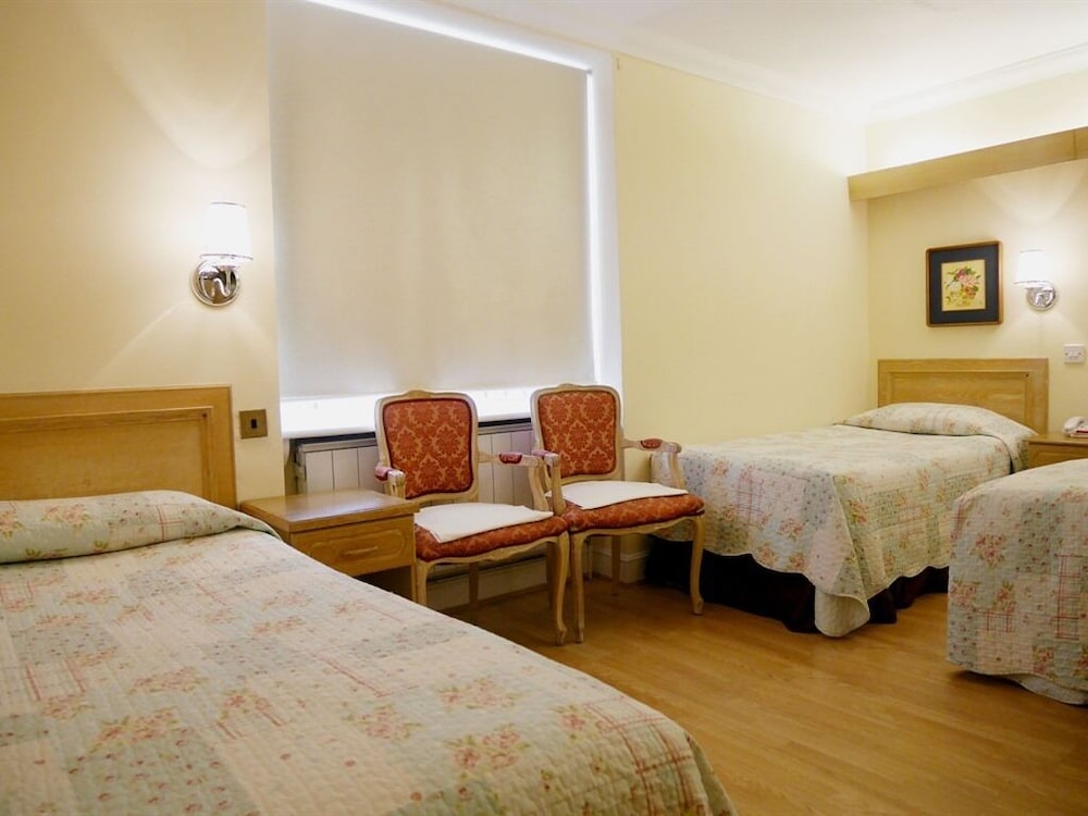 Standard Quadruple Room, Ensuite photo 1