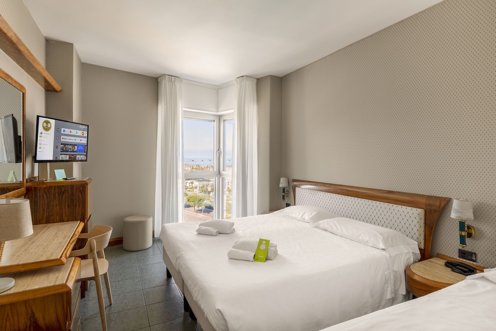 Standard Triple Room, Non Smoking, Beach View photo 1