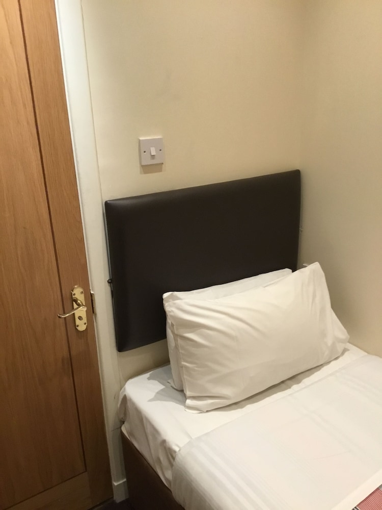 Basic Single Room photo 2
