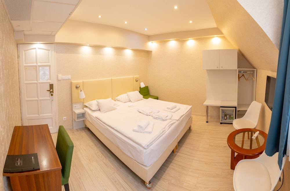 Standard Double or Twin Room - Photo 1
