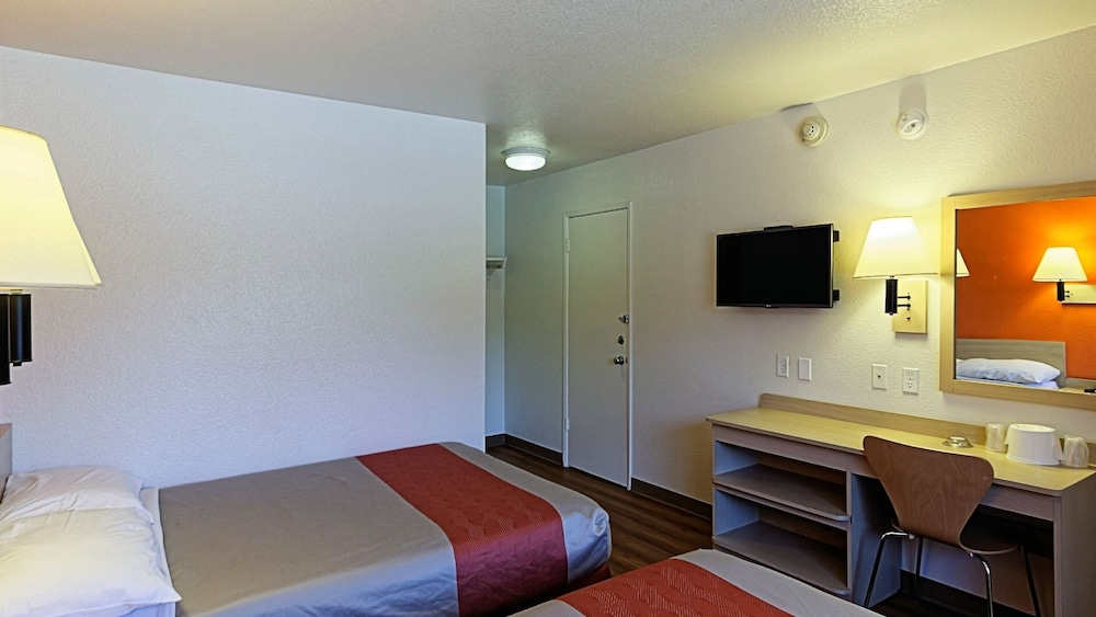 Deluxe Room, 2 Double Beds, Non Smoking, Refrigerator & Microwave photo 2