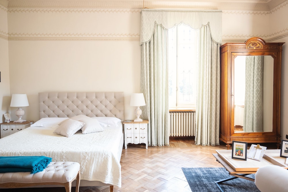 Junior Suite, Multiple Bedrooms, Balcony, Garden View photo 3