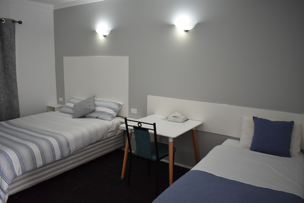 Standard Room, Non Smoking, Balcony (Twin Room (Queen+Single)) photo 1