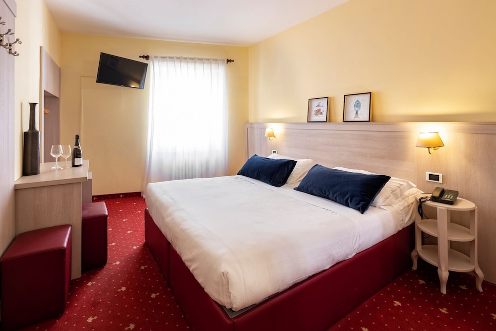 Classic Quadruple Room photo 3