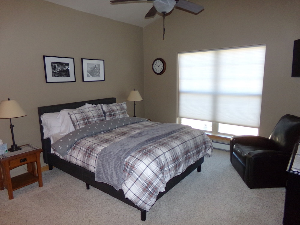 House, Multiple Beds (Anemone Townhome 3 bed 3 bath HTAT) photo 2