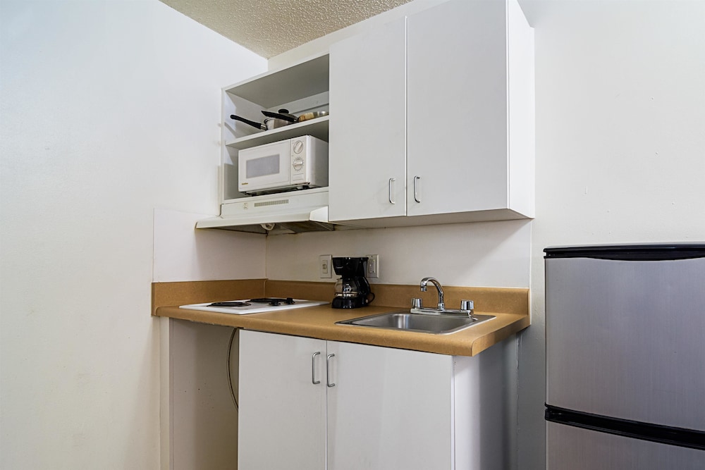 Deluxe Suite, 2 Queen Beds, Non Smoking, Kitchenette - Photo 16