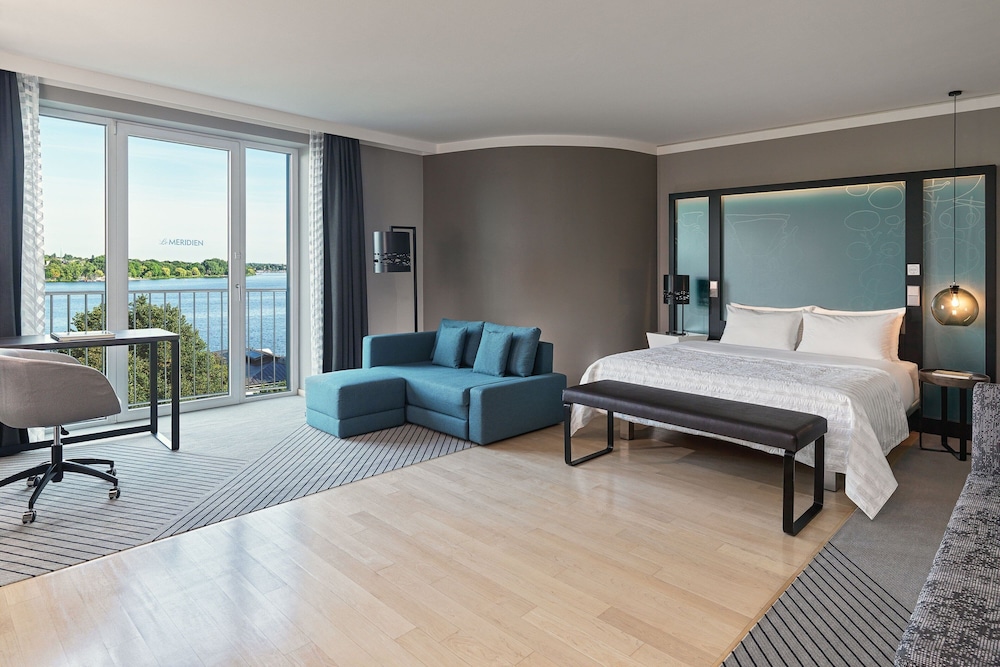 Junior Suite, 1 King Bed with Sofa bed