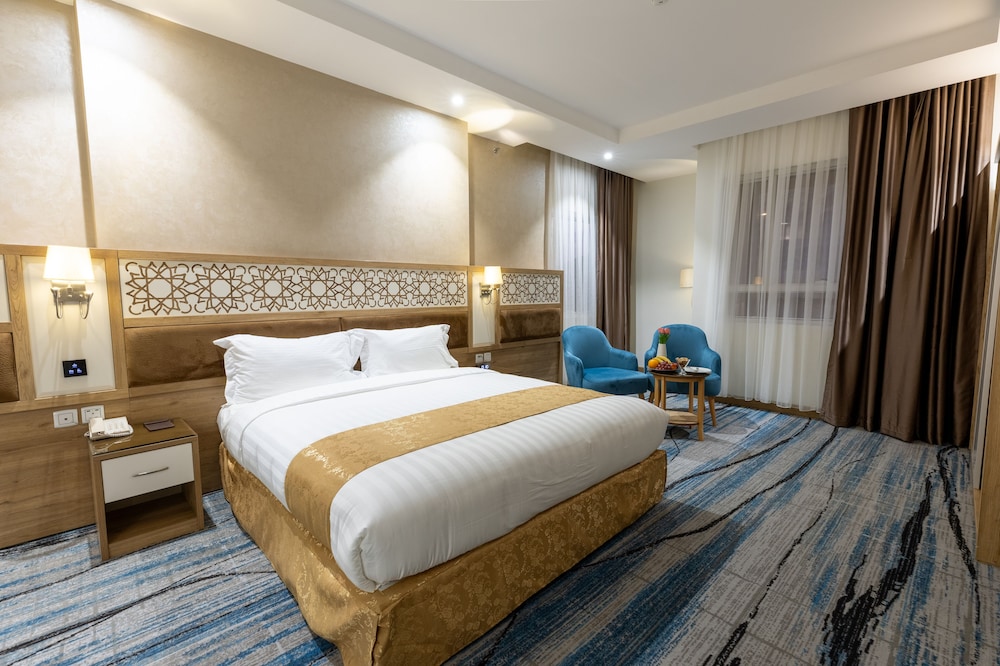 Deluxe Room, 1 King Bed - Photo 4