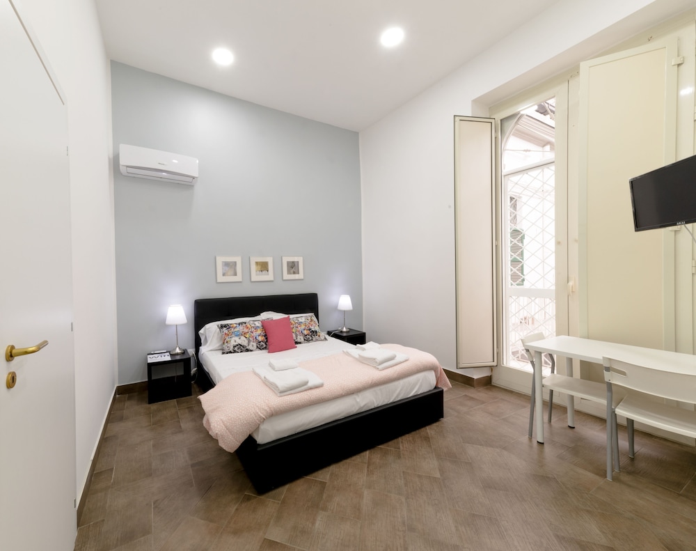 Comfort Room, 1 Double Bed, Non Smoking, Courtyard View