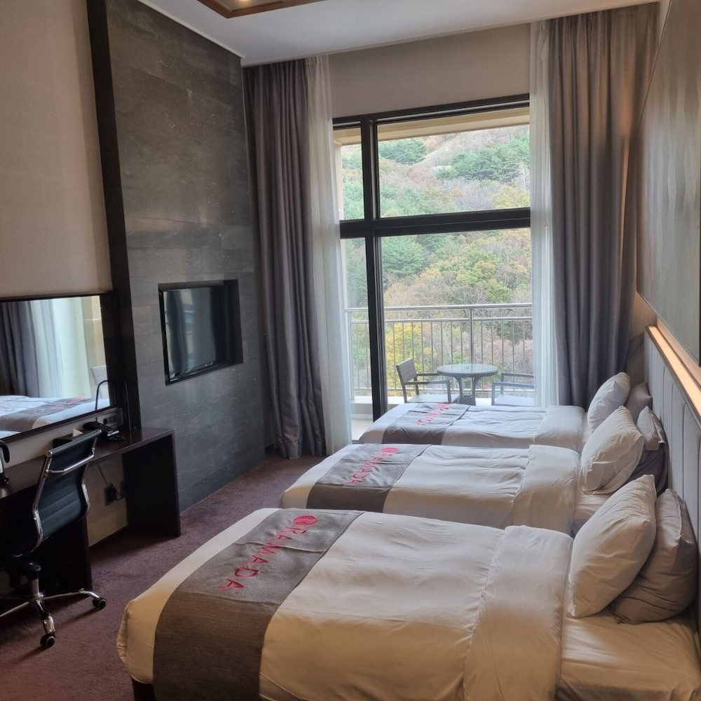 Deluxe Triple Room, 3 Twin Beds, Non Smoking
