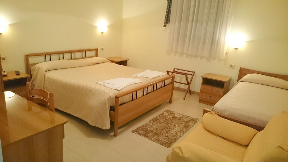 Triple Room, Ensuite - Photo 6