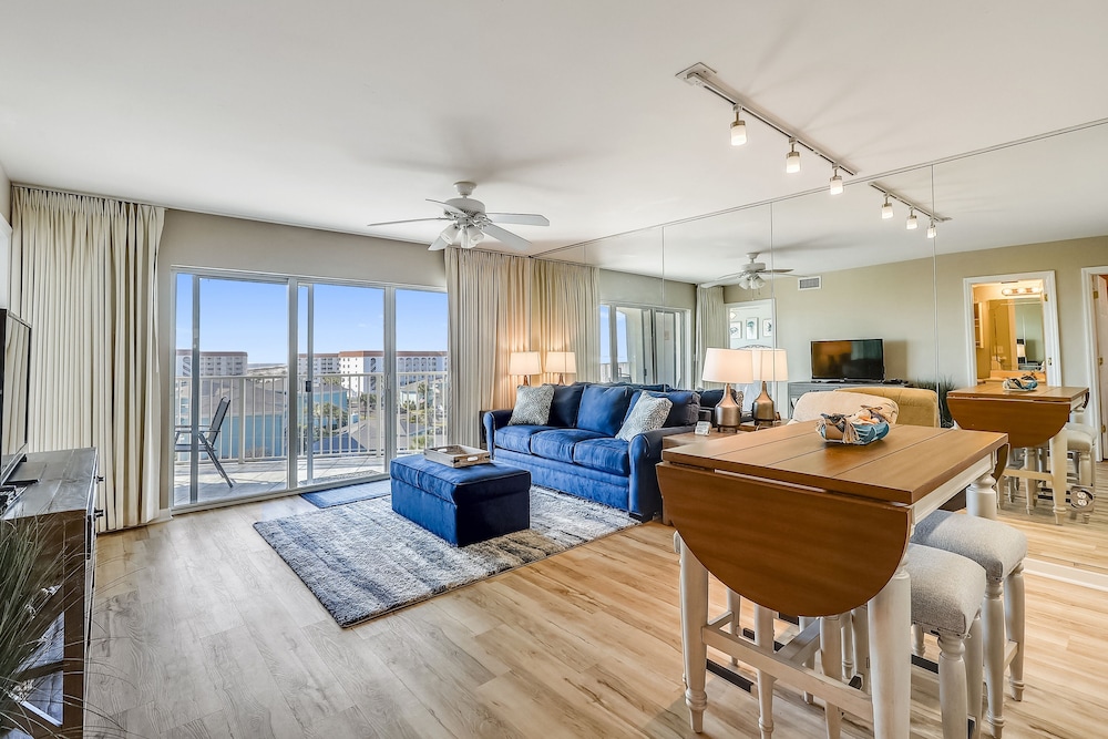 Condo, 2 Bedrooms