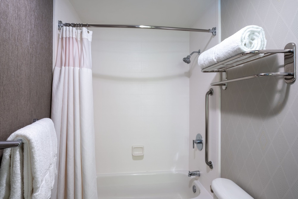 Studio, Multiple Beds - Photo 10