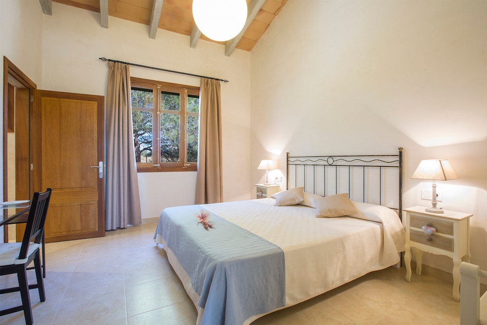 Villa photo 3