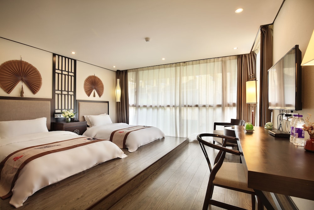 Senior Twin Room, 1 Bedroom, Ensuite photo 3