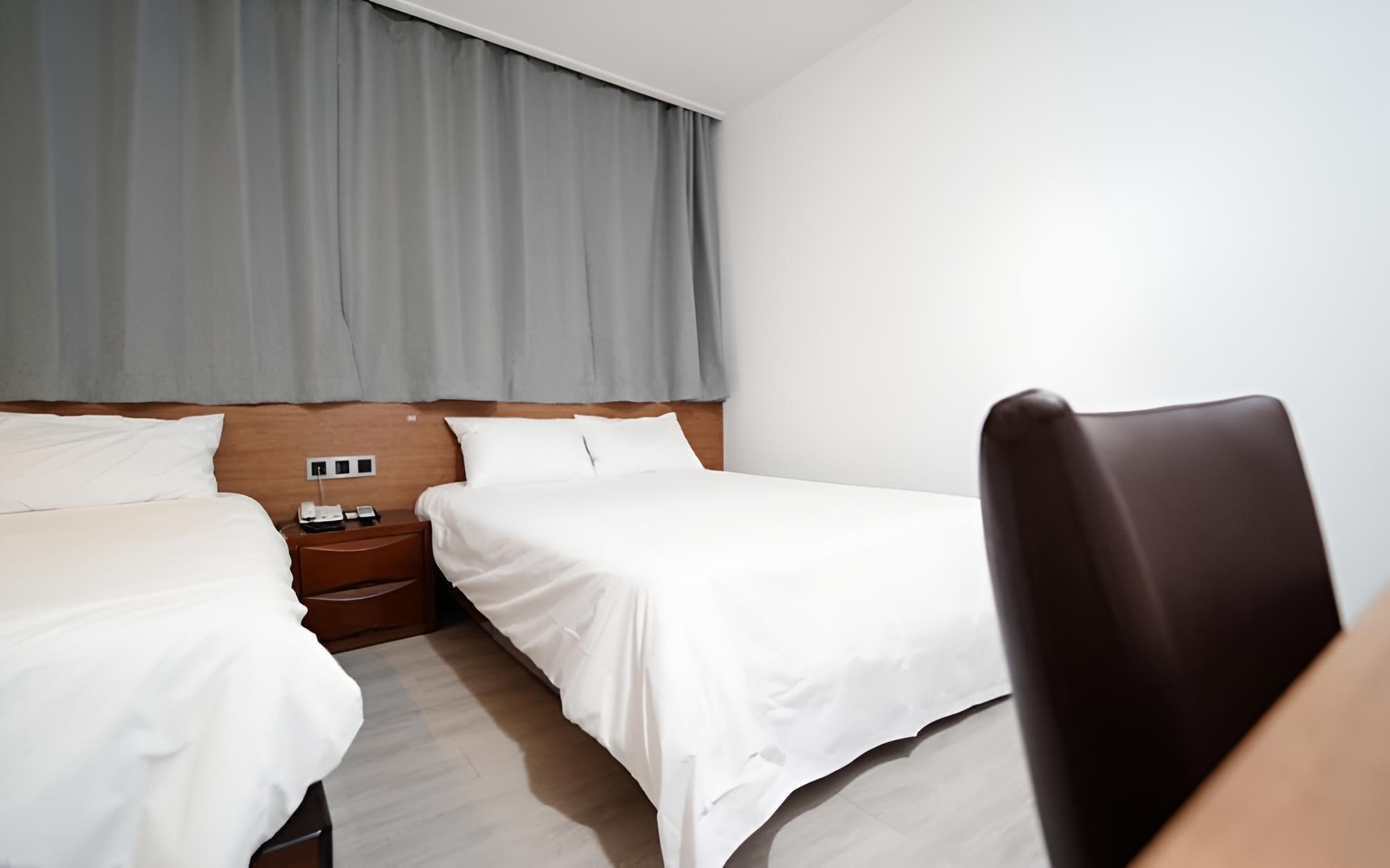 Room (Twin bed B) - Photo 5