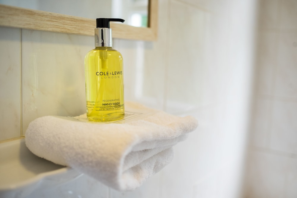 Single Room, Ensuite (Budget, With Bath) photo 3