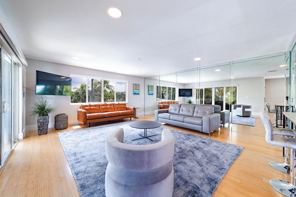 Exclusive Apartment photo 2