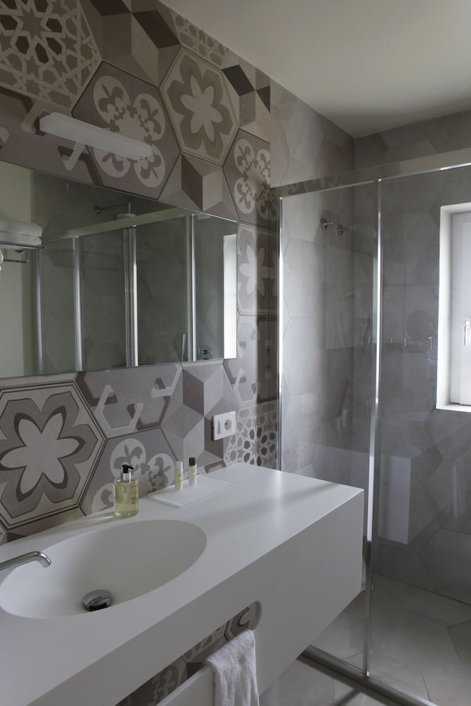 Basic Double or Twin Room - Photo 4