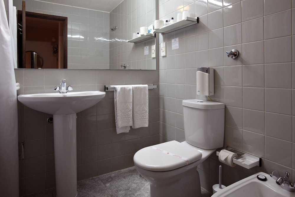 Standard Twin Room, Ocean View - Photo 9