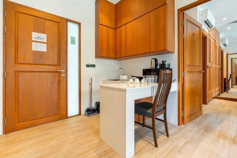 1 Bedrooms, Pool Access - Photo 17