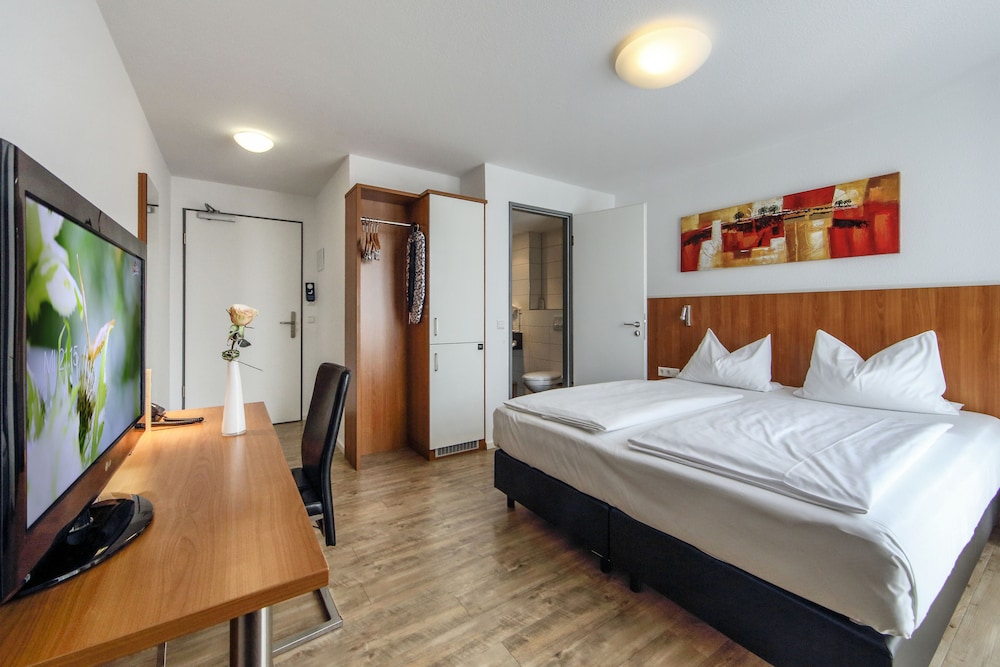 Standard Double Room, 1 Queen Bed photo 2