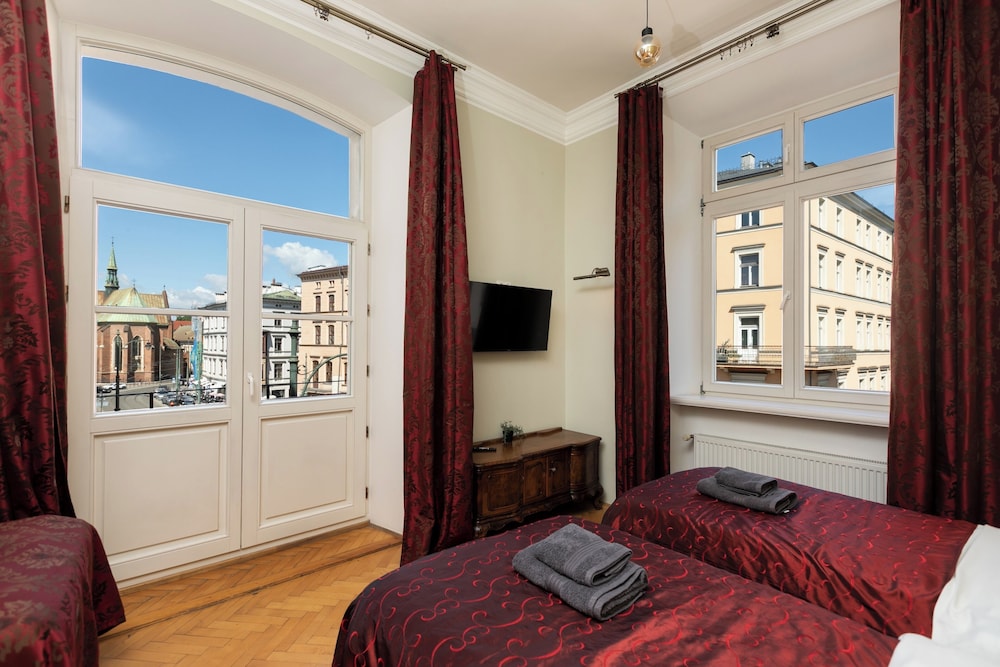 Family Apartment, Balcony, City View